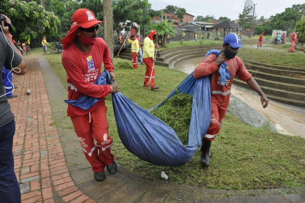 Mutirão da prefeitura faz limpeza em bairros e avenidas de Rio Branco 1 Foto Dircom 8