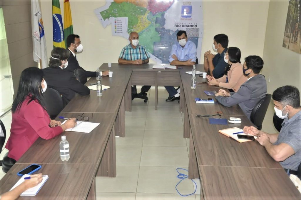 Prefeito Tião Bocalom se reúne com representantes da Caixa Econômica para viabilizar a construção de casas populares em Rio Branco 4 Foto Dircom 3 13
