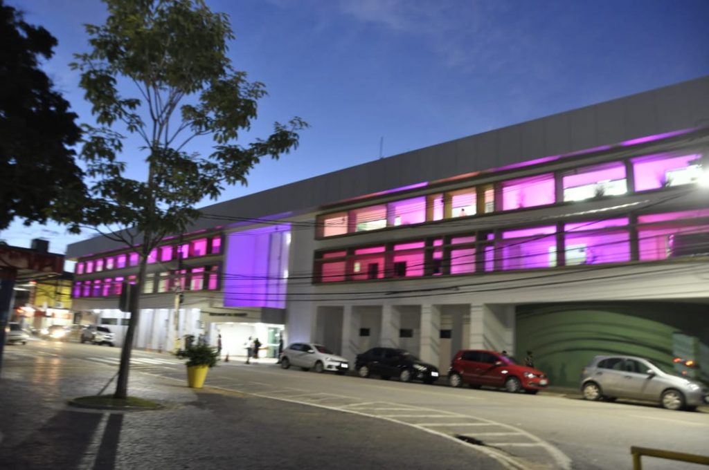 Luzes na cor rosa Iluminam Prefeitura de Rio Branco em homenagem às mulheres 1 IMG 20210301 WA0048