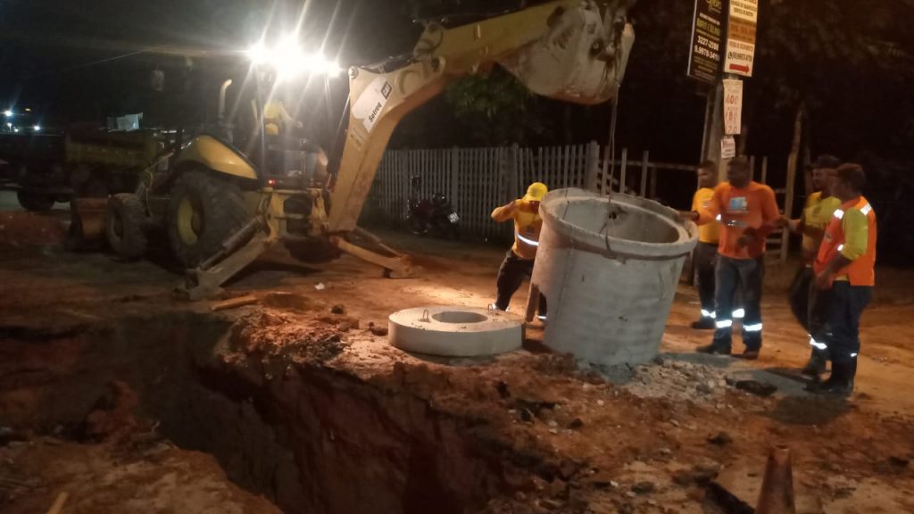 Recuperação de redes de drenagem e manutenção viária são realizadas durante a noite pela Prefeitura de Rio Branco 1 WhatsApp Image 2021 04 09 at 18.12.57