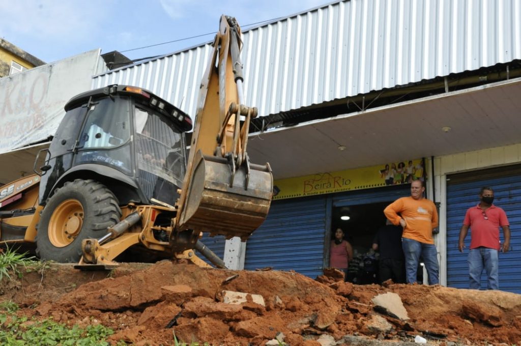 Obra emergencial de recuperação de parte do Calçadão Raimundo Escócio é iniciada pela Prefeitura de Rio Branco 4 CALCADAO RAIMUNDO ESCOCIO DIRCOM 25 05 2021 9