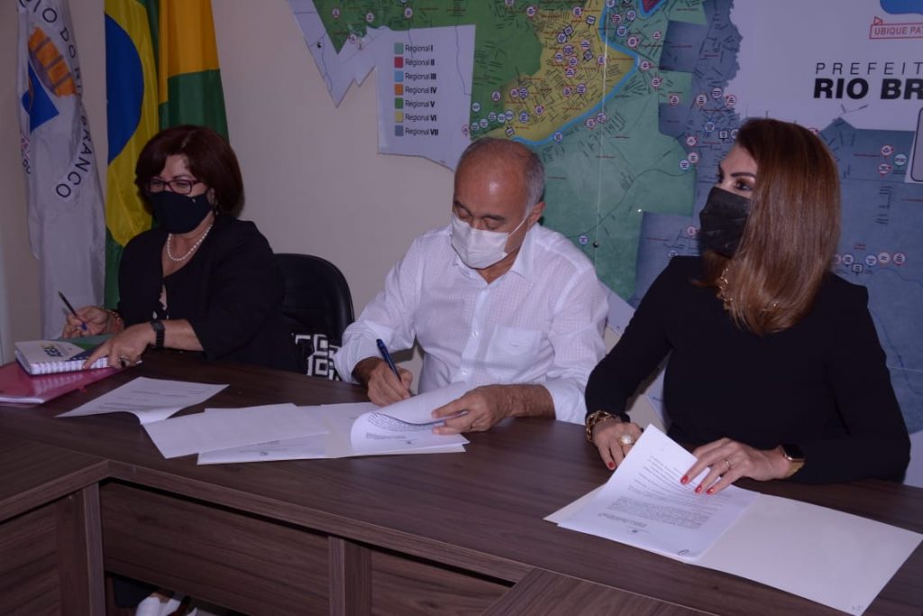Prefeitura de Rio Branco firma parceria com Ufac que garante formação de professores da rede municipal de ensino 4 ACORDO TECNICO UFAC PREFEITURA 24 06 2021 1