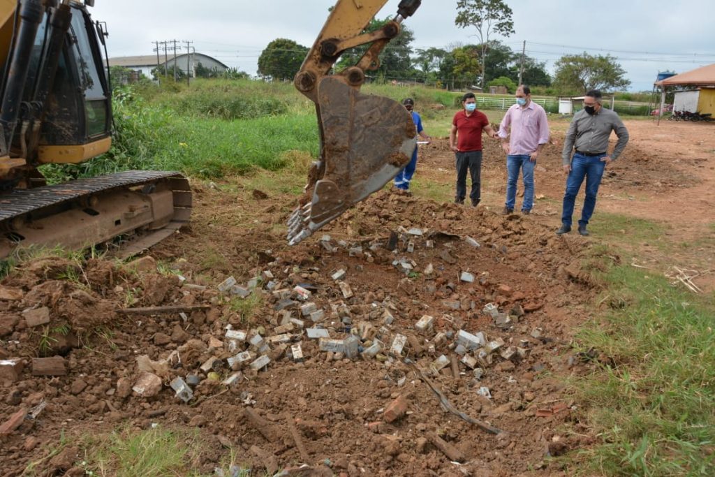Prefeitura de Rio Branco denuncia descarte irregular de material retirado da rede de iluminação pública da capital 2 DESCARTE INERTE LAMPADAS 23 06 2021 10
