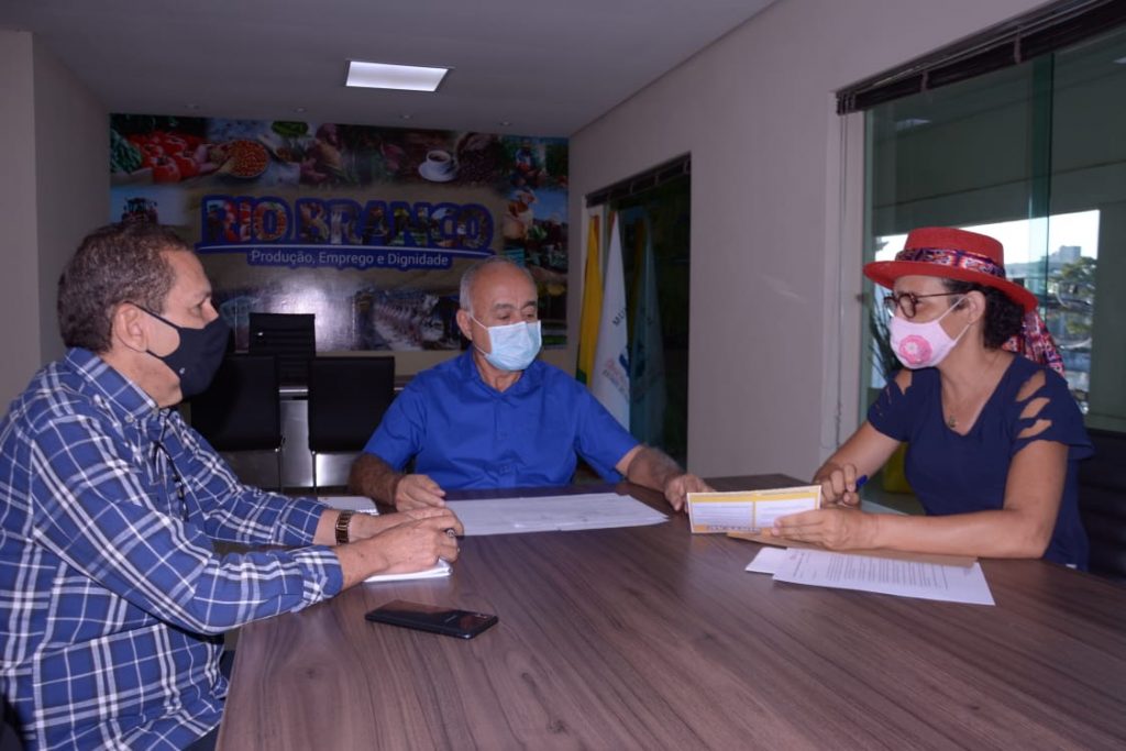 Prefeito de Rio Branco se reúne com Sinteac para discutir melhorias para os servidores da Educação 2 Prefeito de Rio Branco se reune com Sinteac para discutir melhorias para os servidores da Educacao 18 06 11