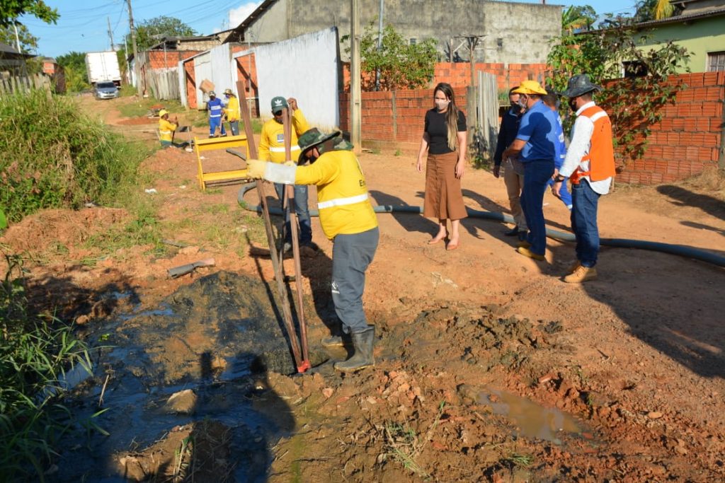 Prefeita em exercício visita obras de recuperação de ruas 3 Prefeitura de Rio Branco realiza obras de recomposicao de solo e desobstrucao no bairro Vitoria 5 7 21 14