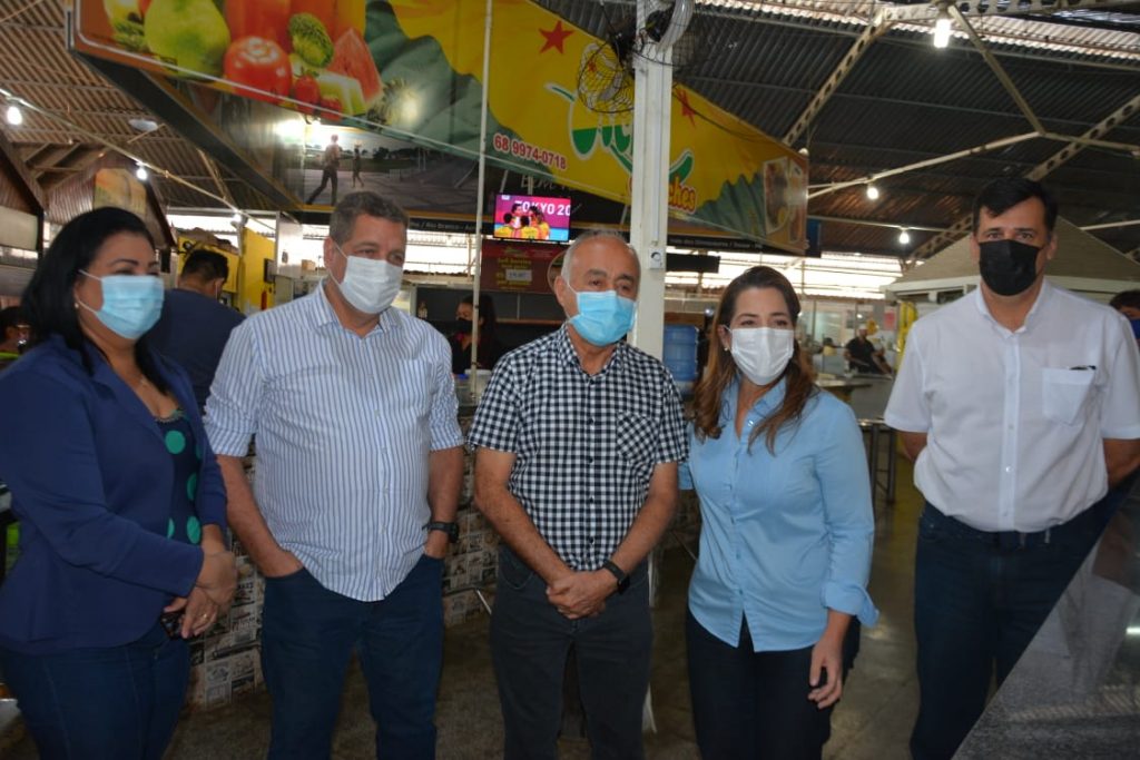Prefeito de Rio Branco visita Mercado Elias Mansour com deputada federal que destinou 5 milhões de reais para revitalização do local 7 Cafe da manha com prefeito e Dep.Mara Rocha.no mercado Elias Mansuor 11
