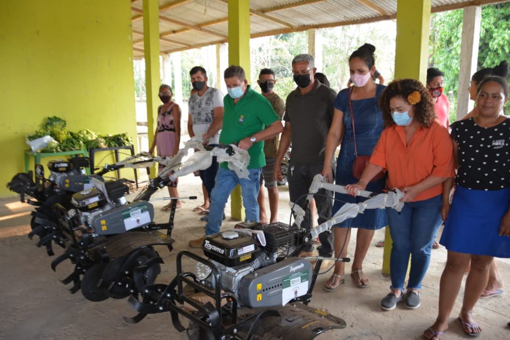 Com recursos de emenda parlamentar, Prefeitura de Rio Branco entrega tratoritos para Associação de Produtores Rurais do Quixadá 1 IMG 20210830 WA0070