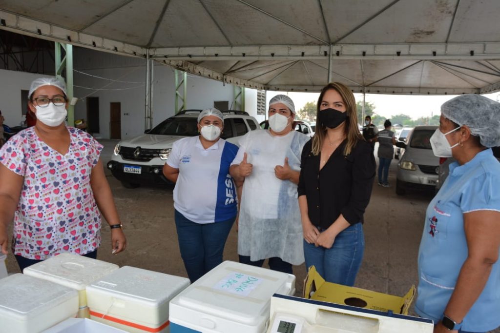 Prefeita de Rio Branco em exercício visita Drive Thru de vacinação 1 WhatsApp Image 2021 08 10 at 16.33.08 2