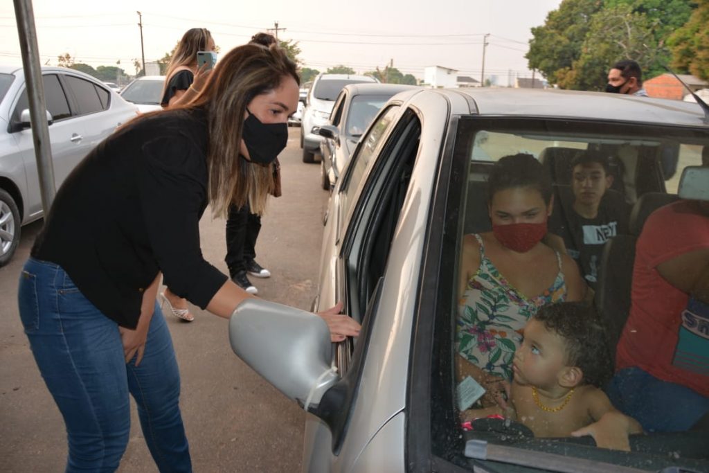 Prefeita de Rio Branco em exercício visita Drive Thru de vacinação e incentiva imunização 3 WhatsApp Image 2021 08 10 at 16.33.11 1