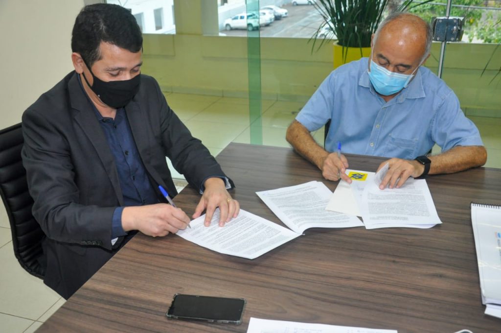 Prefeitura firma parceria com Banco do Brasil que assumirá folha de pagamento dos servidores municipais 2 WhatsApp Image 2021 08 18 at 21.00.57 1