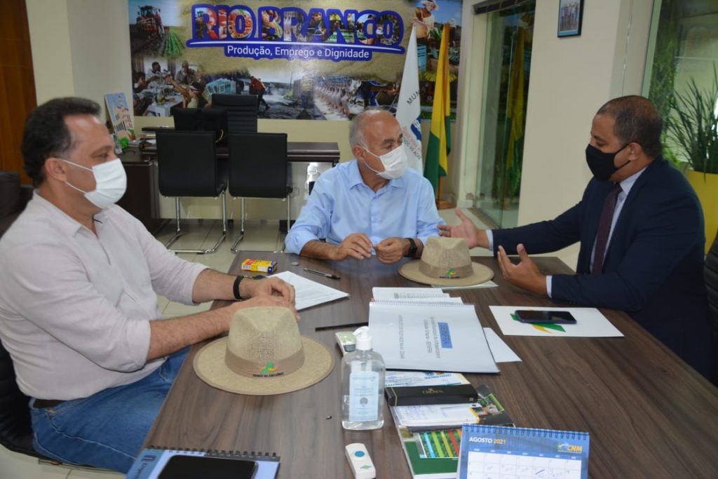 Prefeito Bocalom recebe o superintendente de patrimônio da União 3 REUNIAO SUPERINTENDENTE BASA 20 09 2021 8