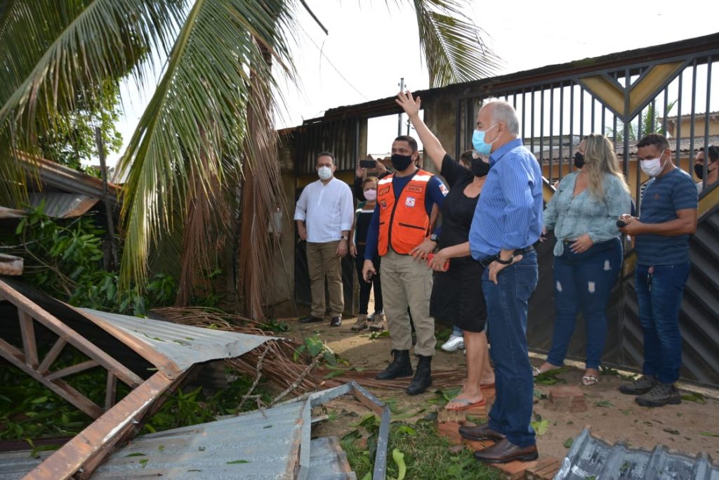 Prefeito e vice-prefeita de Rio Branco visitam áreas afetadas por vendaval no Segundo Distrito 6 WhatsApp Image 2021 09 07 at 09.07.49