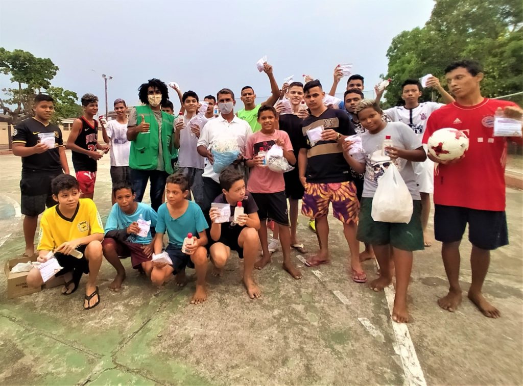 Prefeitura de Rio Branco faz entrega de equipamentos esportivos para jovens de bairro 3 WhatsApp Image 2021 09 16 at 15.42.05 1