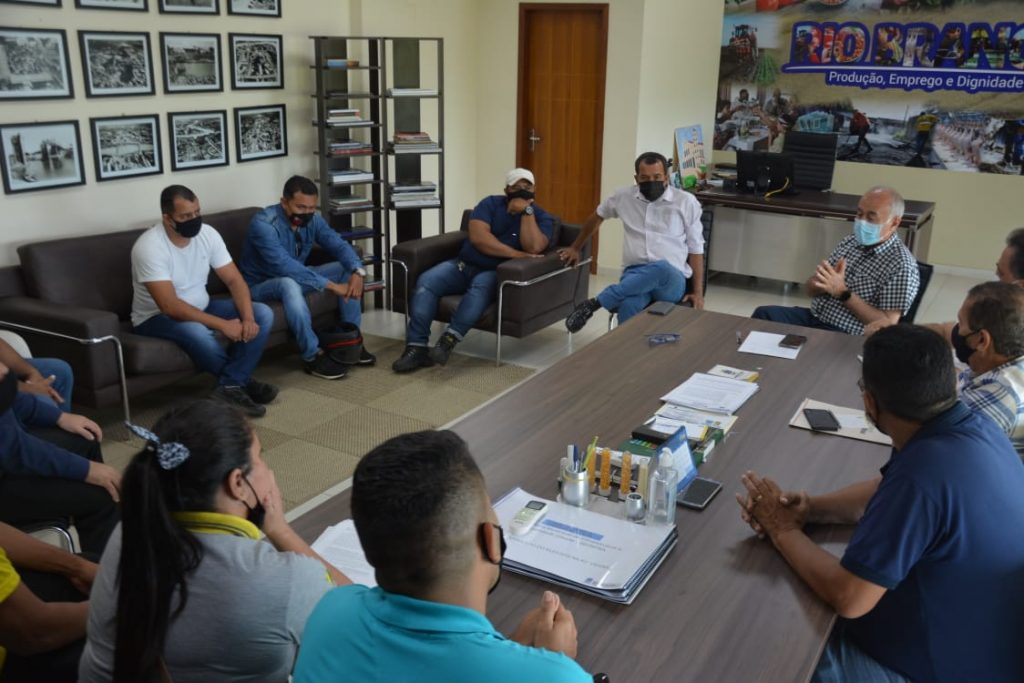 Trabalhadores do transporte coletivo são recebidos pelo prefeito Tião Bocalom e pedem ajuda 2 WhatsApp Image 2021 09 21 at 12.35.58 2