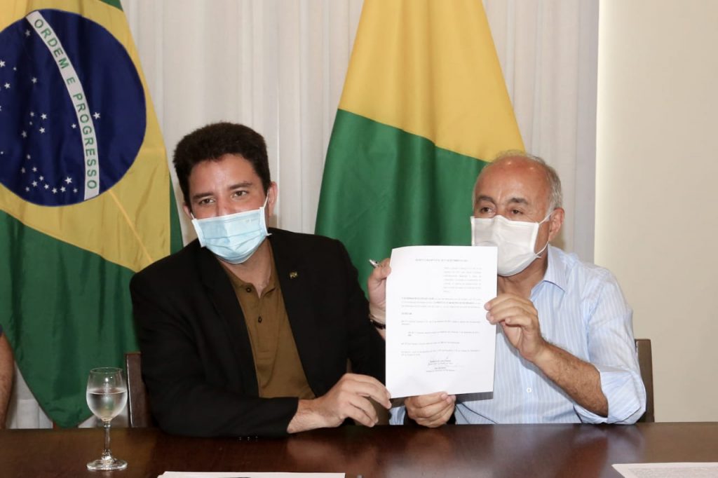 Prefeito e governador assinam aditivo prorrogando data de reversão do Sistema de Água e Esgoto para janeiro de 2022 9 WhatsApp Image 2021 09 27 at 14.31.40 1