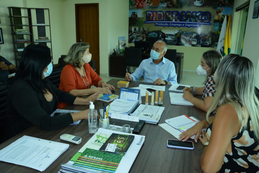 Prefeitura de Rio Branco estuda investimentos em planos socioeducativos 2 WhatsApp Image 2021 09 27 at 17.53.54