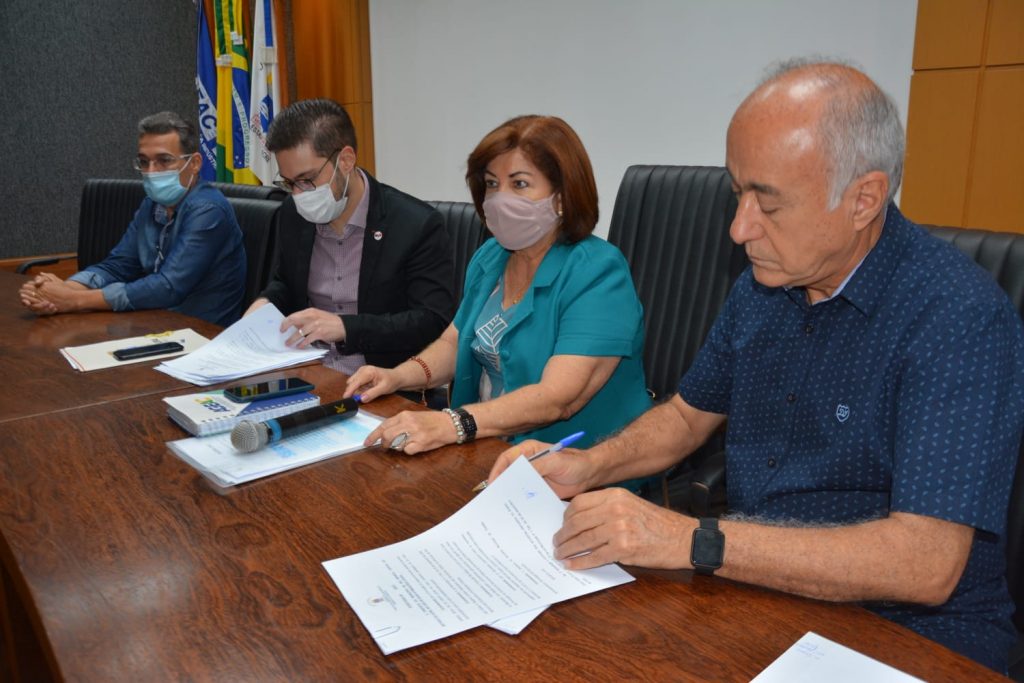 Prefeito na FIEAC com Educacao 28 10 21 20