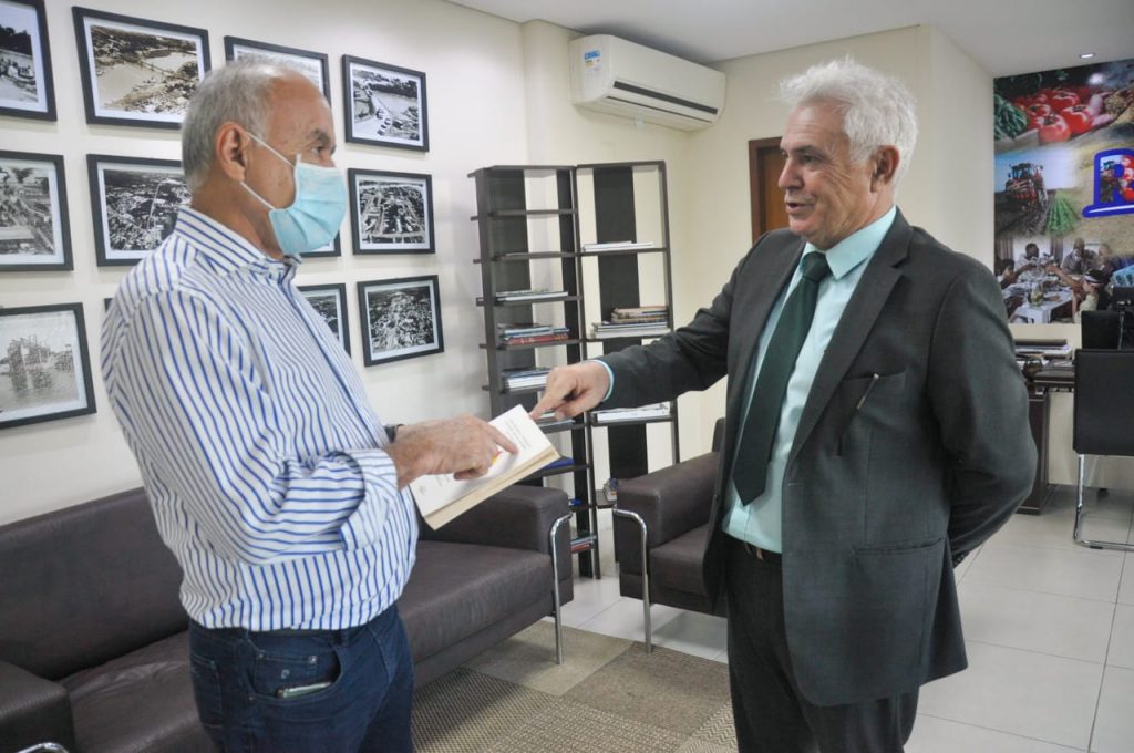 Prefeito de Rio Branco recebe visita de advogado defensor da integração latino-americana 1 WhatsApp Image 2021 10 13 at 18.47.43