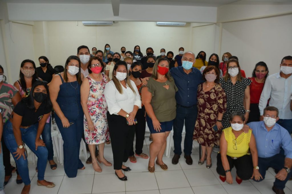 Prefeitura de Rio Branco realiza solenidade de posse para os 30 aprovados em processo seletivo da Seme 2 WhatsApp Image 2021 10 14 at 13.38.24