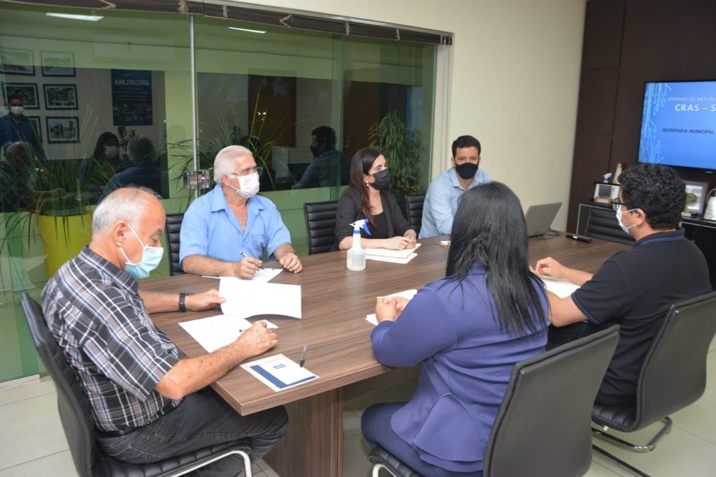 Prefeito de Rio Branco se reúne com técnicos da Seplan para discutir projetos de Infraestrutura no centro da capital 9 WhatsApp Image 2021 12 10 at 09.36.22