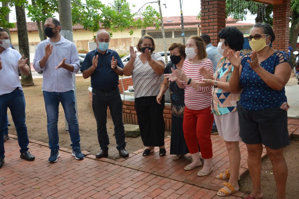 Prefeito Tião Bocalom participa de café da manhã com garis e margaridas oferecido pela comunidade do Bairro Tropical 7 WhatsApp Image 2021 12 10 at 11.54.57