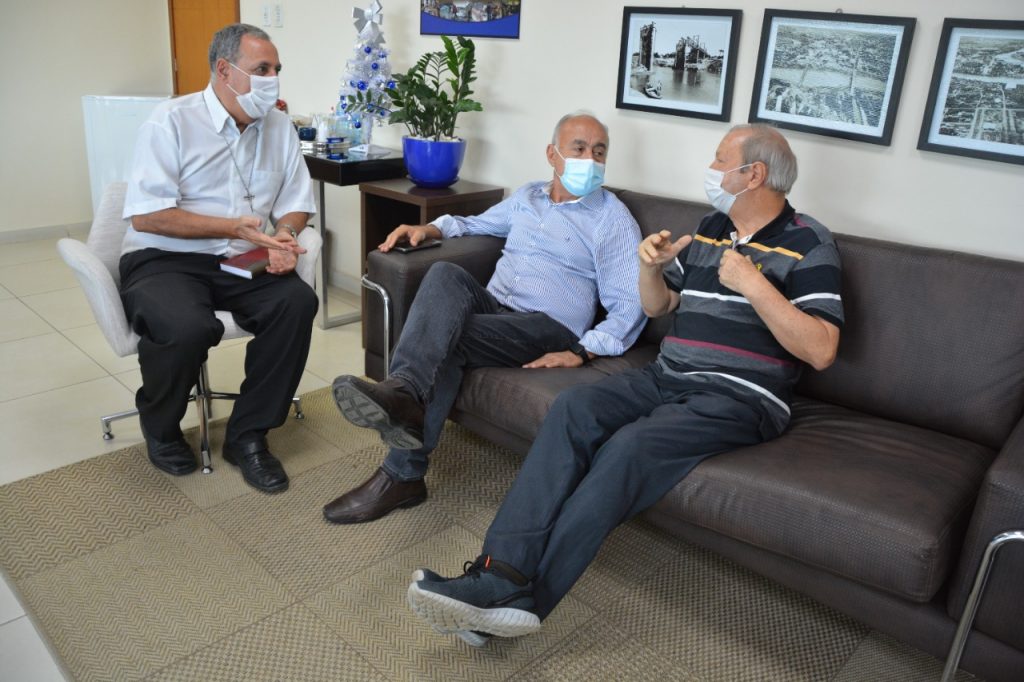 Prefeito Tião Bocalom recebe visita de Padre Mássimo e Bispo Dom Joaquín Pertiñez 4 WhatsApp Image 2021 12 15 at 18.43.39