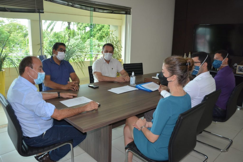 Prefeito recebe diretores da empresa francesa que passa a administrar os aeroportos do Acre 26 11