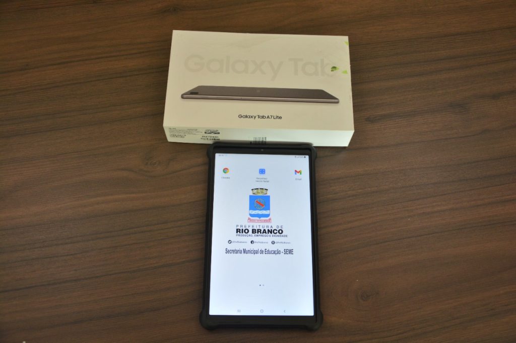 Prefeitura de Rio Branco assina Ordem de Entrega de 4.500 tabletes com chip e internet para alunos dos 4° e 5° anos da rede municipal 2 Prefeitura de Rio Branco ordem para tablets 07 01 22 13