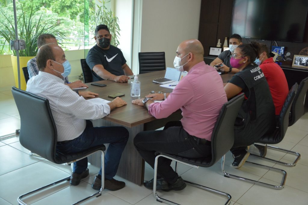 Prefeito de Rio Branco recebe em seu gabinete o presidente do Galvez Esporte Clube 7 REUNIAO GALVEZ 31.01 6