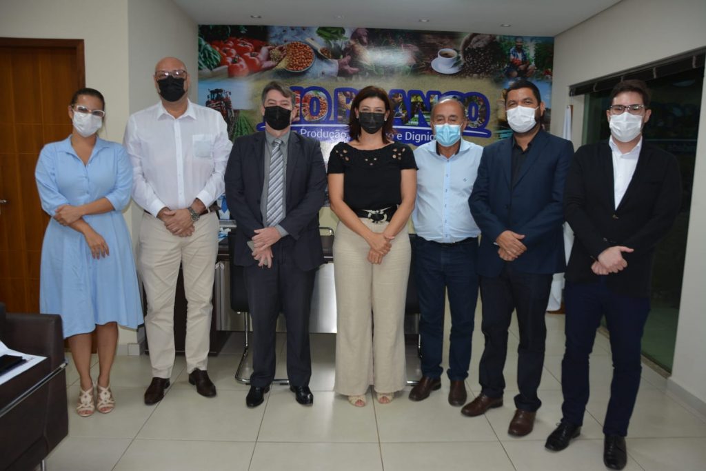 Prefeitura e MPE discutem parcerias para inclusão de crianças e adolescentes em situação de rua 3 REUNIAO PROMOTORIA 11.01 13