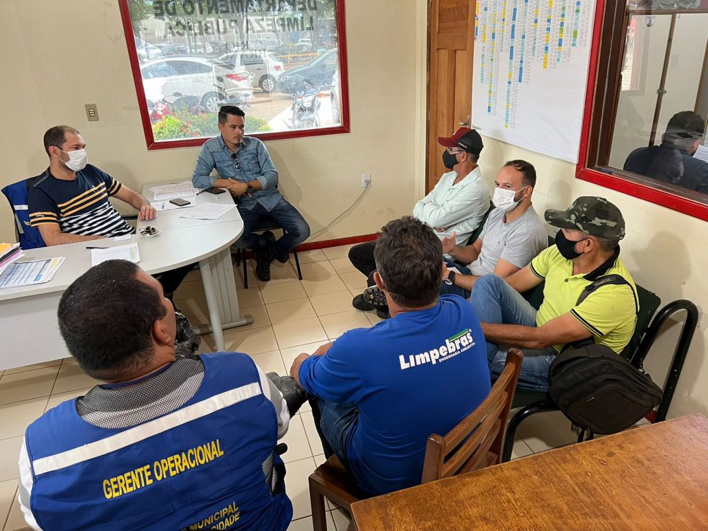 Secretaria Municipal de Zeladoria da Cidade discute ações para melhorar a coleta de lixo domiciliar 1 WhatsApp Image 2022 01 06 at 18.35.39