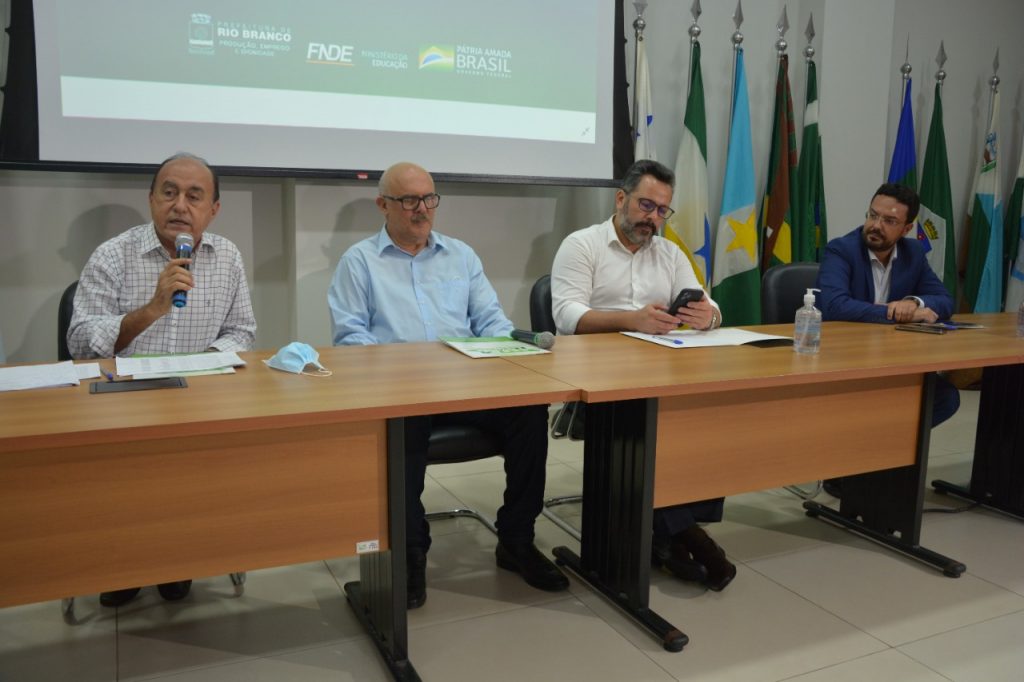 VISITA MINISTRO AMAC 24.02 11