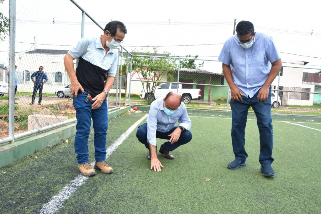 Prefeito de Rio Branco vistoria obra em quadra sintética no bairro Raimundo Melo 5 VISITA QUADRA RAIMUNDO MELO 04.02 13