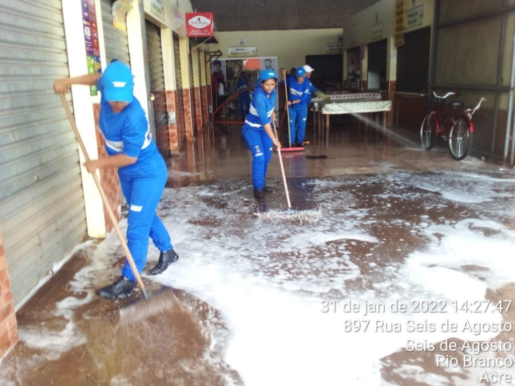 Prefeitura de Rio Branco intensifica ações de limpeza em mercados municipais 8 WhatsApp Image 2022 02 01 at 12.37.36 1