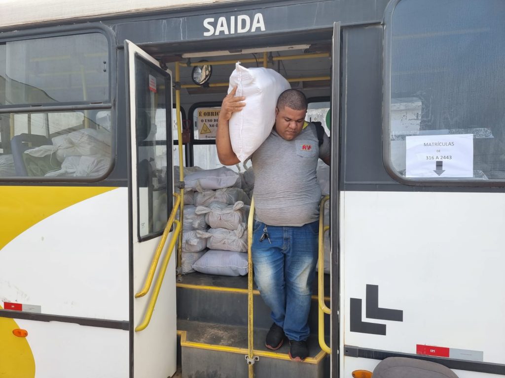 Intervenção da Prefeitura garante distribuição de cestas básicas aos trabalhadores do transporte público 2 WhatsApp Image 2022 02 10 at 13.49.39
