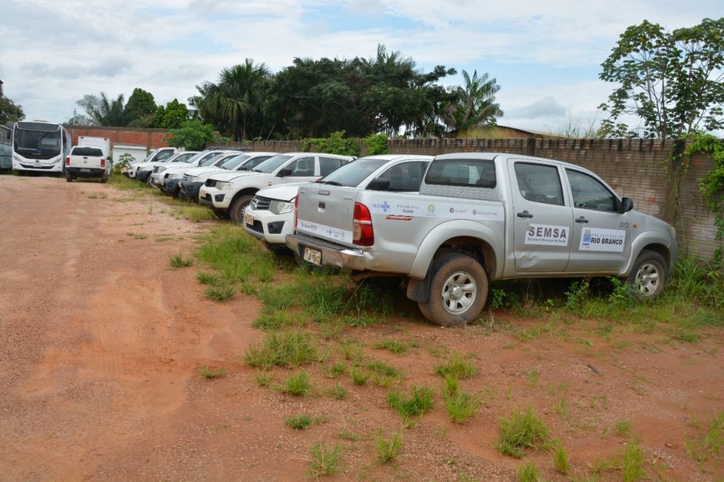 Veículos que estavam parados na Divisão de Transporte da Semsa seguem para conserto em oficinas 4 WhatsApp Image 2022 02 21 at 14.41.09