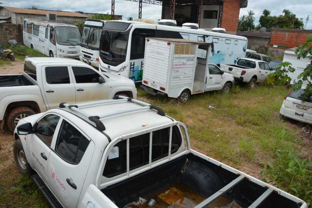 Veículos parados na Divisão de Transporte da Secretaria Municipal de Saúde seguem para conserto 9 WhatsApp Image 2022 02 21 at 14.41.09 2