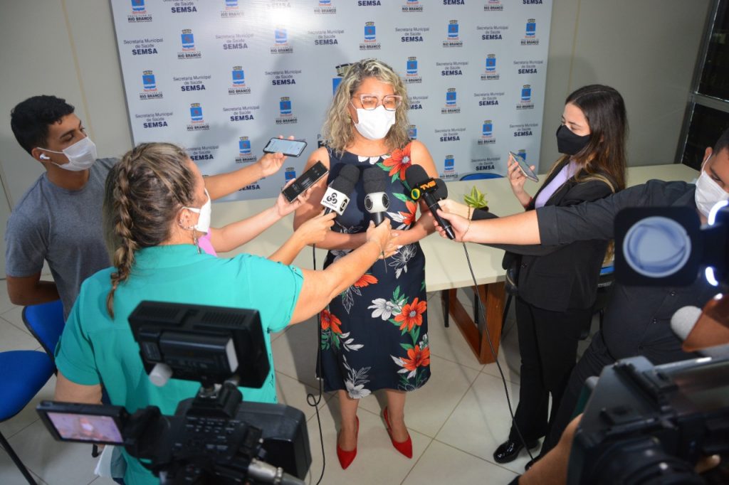 Prefeitura anuncia retorno das atividades normais nas Uraps Maria Barroso e Cláudia Vitorino 2 COLETIVA SEMSA 10.03 2