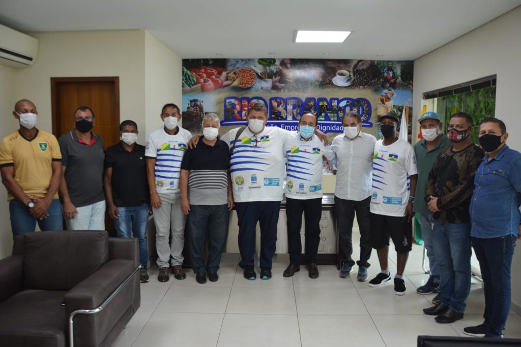 Prefeitura apoia 18º Encontro Anual do Esporte Acre-Rondônia e prefeito ganha camiseta do evento 5 ENCONTRO ESPORTE 14.03 1