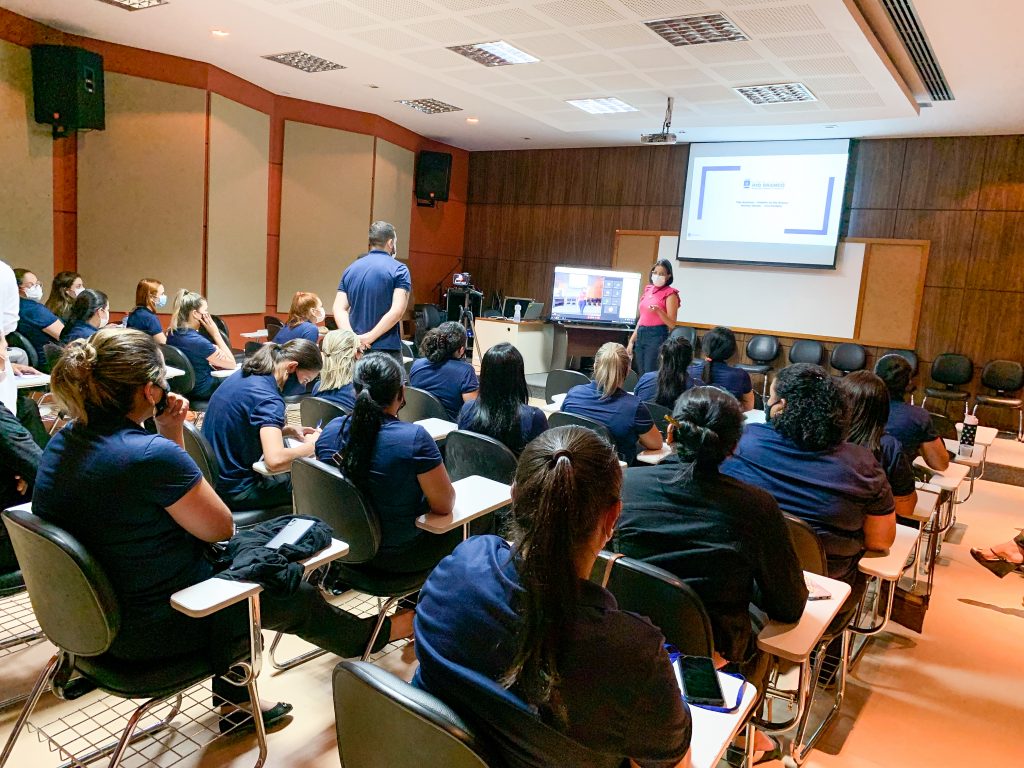 Prefeitura de Rio Branco realiza palestra sobre violência doméstica para atendentes mulheres da OCA de Rio Branco 1 IMG 7176