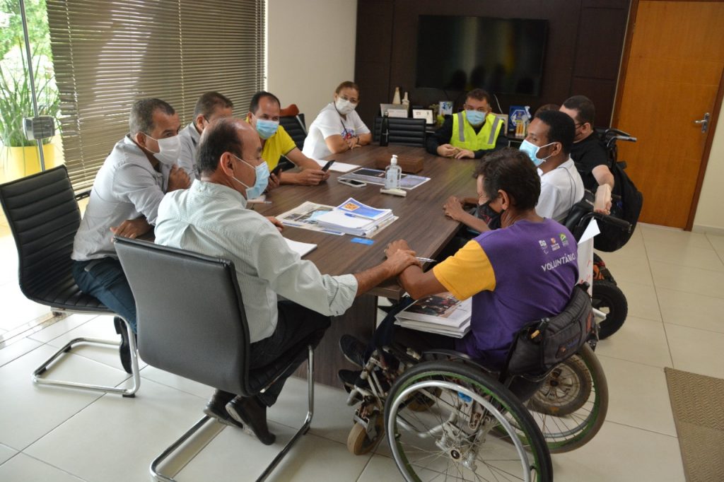 Prefeitura recebe representantes do Centro de Apoio às Pessoas com Deficiência Física do Acre 5 REUNIAO CADEIRANTES 16.03 5