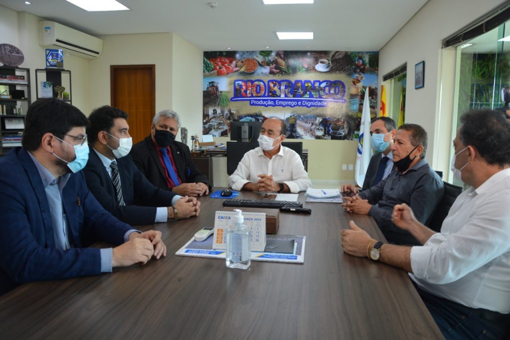 Em coletiva prefeito Tião Bocalom anuncia reajuste de até 40% para servidores da educação 5 WhatsApp Image 2022 03 29 at 12.04.15 2