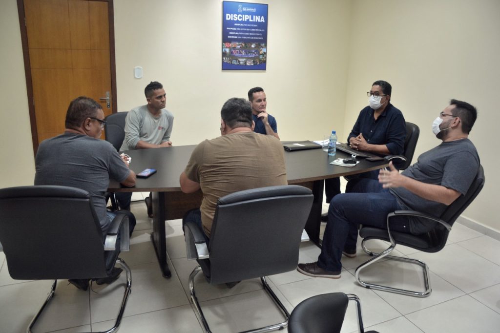 Prefeitura recebe vereador Adailton Cruz com reinvindicações de moradores de bairros 5 WhatsApp Image 2022 04 11 at 17.44.26 3