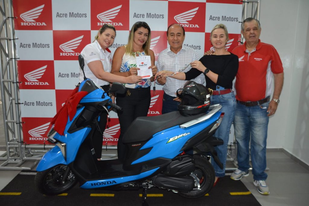 Prefeito de Rio Branco Tião Bocalom entrega moto a vencedora do sorteio da Festa no Dia do Trabalhador 9 ENTREGA MOTO E.D 04.05 7