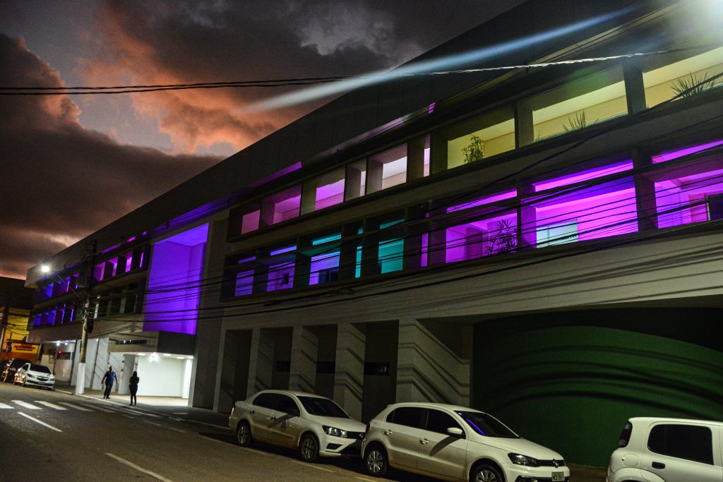 Iluminação da fachada da Prefeitura de Rio Branco é modificada em apoio ao maio roxo 3 MAIO ROXO F.F 12.05 7