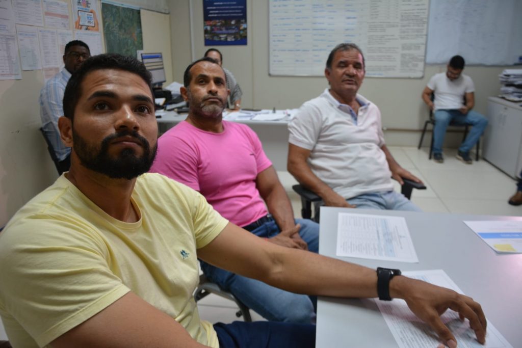 Emurb corrige distorção de salários de engenheiros e os equipara aos da prefeitura 8 Revisao salarialED09.05 13