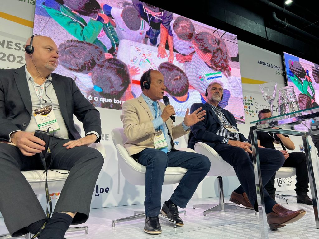 Prefeito de Rio Branco participa de discussões sobre saneamento básico no Encontro de Cidades Inteligentes 6 SMART CITY 3o DIA GILSON 26.05 13