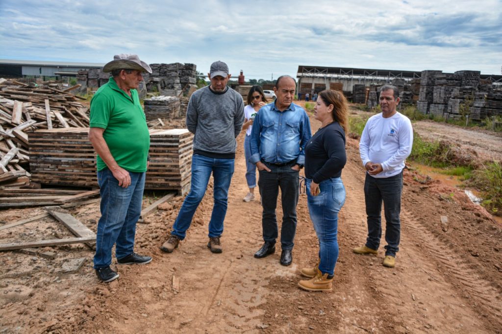 Prefeito de Rio Branco visita indústria de madeiras em Manoel Urbano e firma parceria para serviços diversos da prefeitura 5 VISITA AGROCORTEXFF 19.05 19