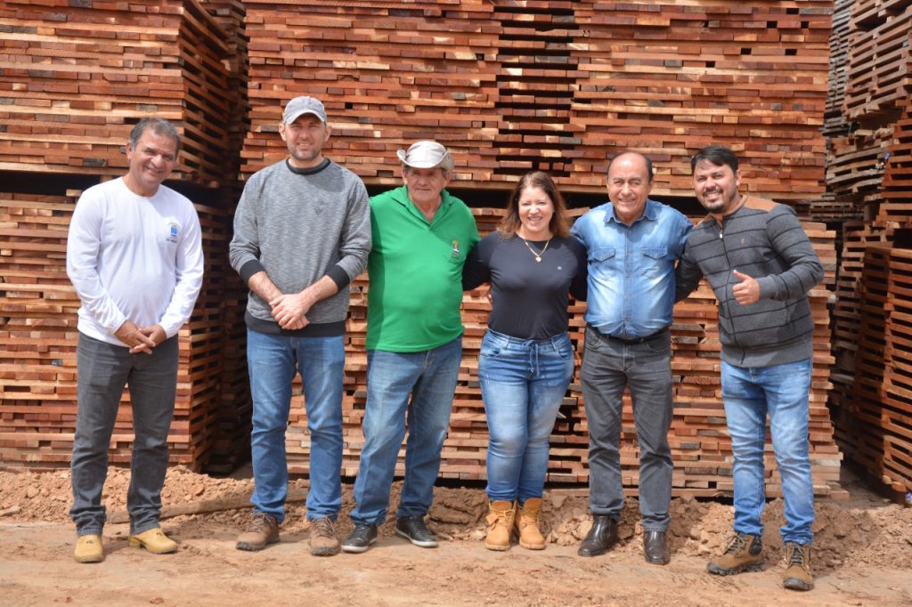 Prefeito de Rio Branco visita indústria de madeiras em Manoel Urbano e firma parceria para serviços diversos da prefeitura 8 WhatsApp Image 2022 05 19 at 19.43.02