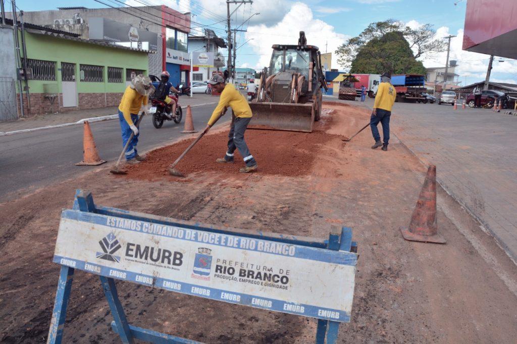 Serviço de recuperação asfáltica da rua Rio de Janeiro está a todo vapor 4 WhatsApp Image 2022 05 24 at 17.25.25